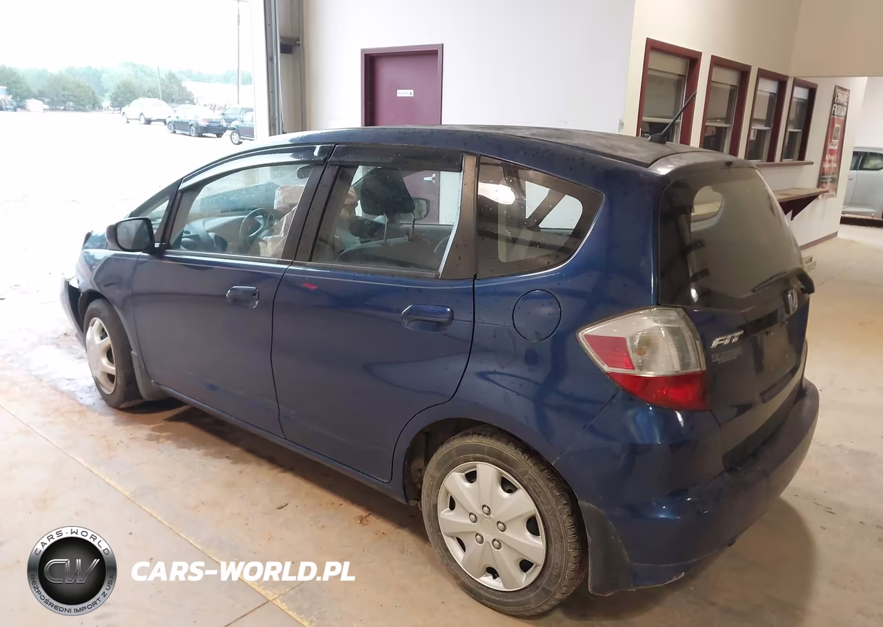 2013 Honda Fit VIN:JHMGE8H33DC055686 - 3