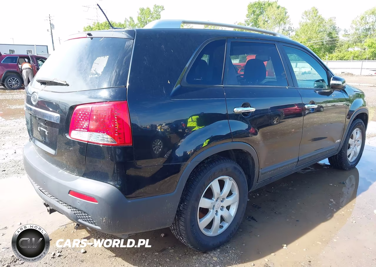 2011 Kia Sorento Lx VIN:5XYKTDA1XBG038220 - 4