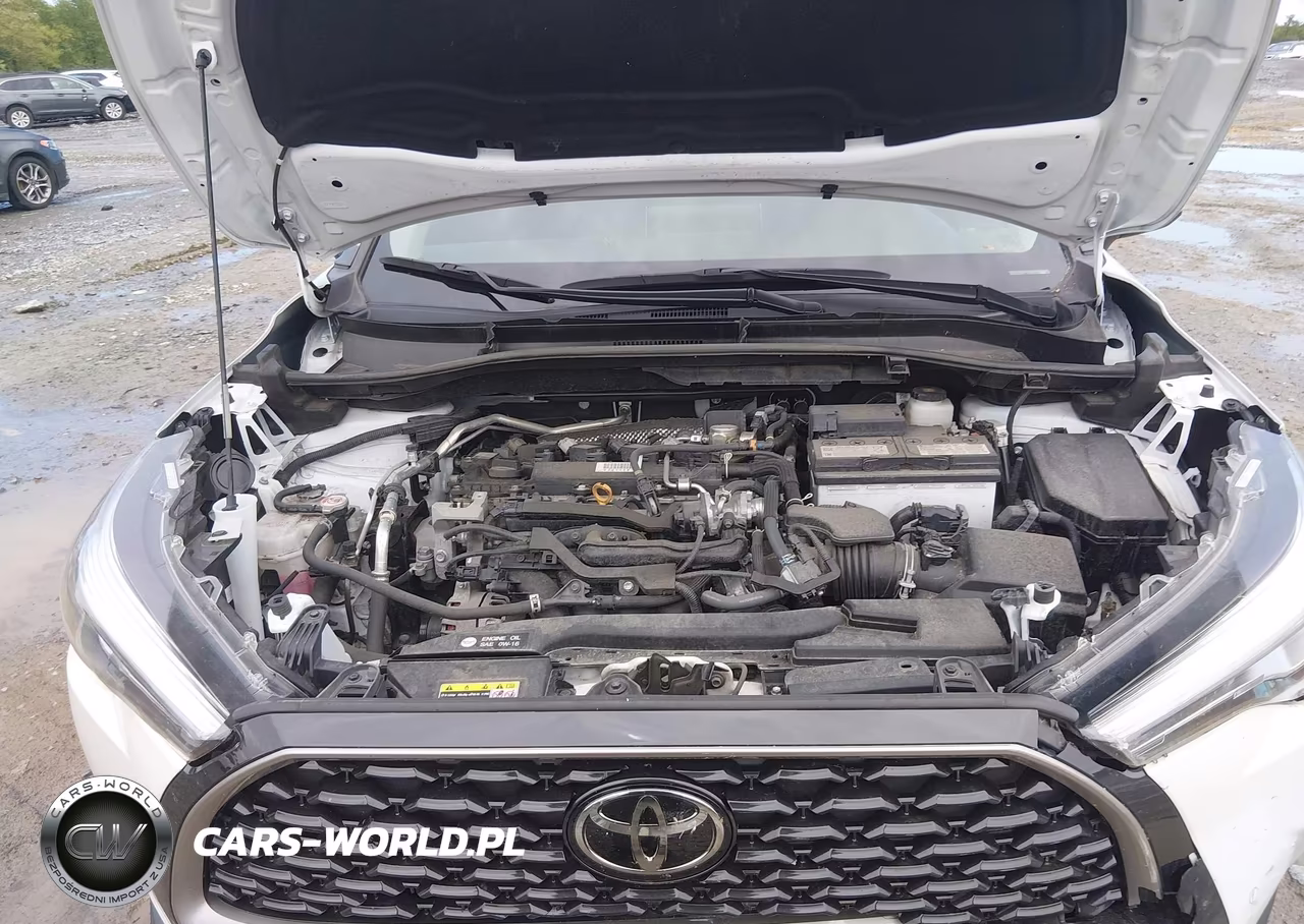 2023 Toyota Corolla Cross Xle VIN:7MUDAABG6PV076043 - 10