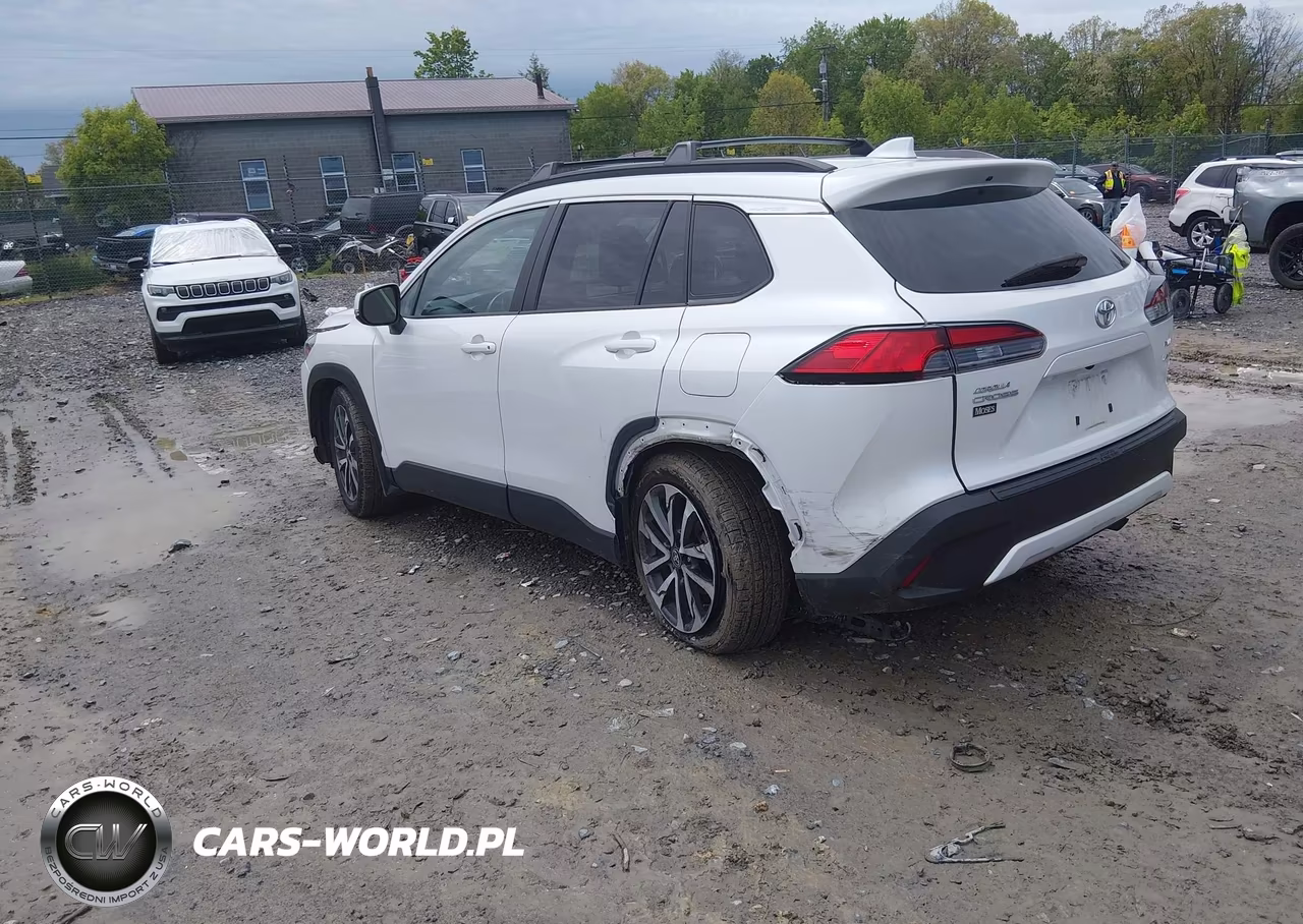 2023 Toyota Corolla Cross Xle VIN:7MUDAABG6PV076043 - 3
