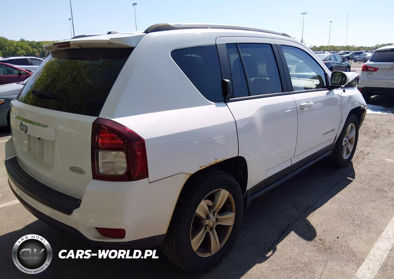 2017 Jeep Compass Latitude 4X4 VIN:1C4NJDEB4HD212201 - 4