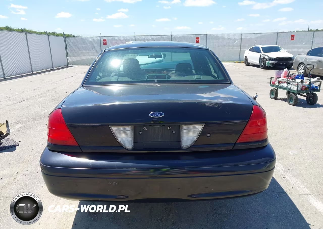 2005 Ford Crown Victoria Police VIN:2FAFP71W45X132713 - 16