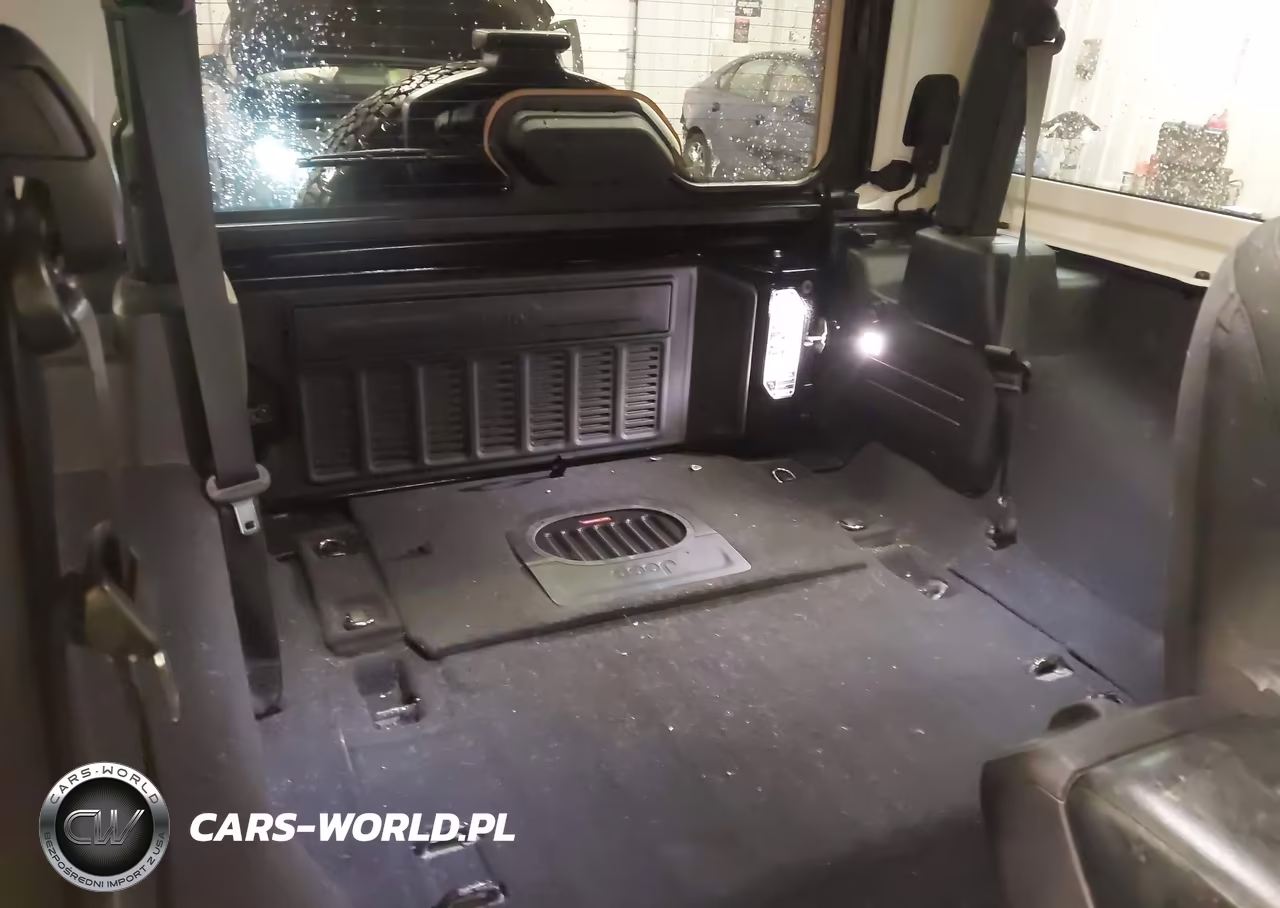 2023 Jeep Wrangler 2-Door Rubicon 4X4 VIN:1C4HJXCG3PW657674 - 8