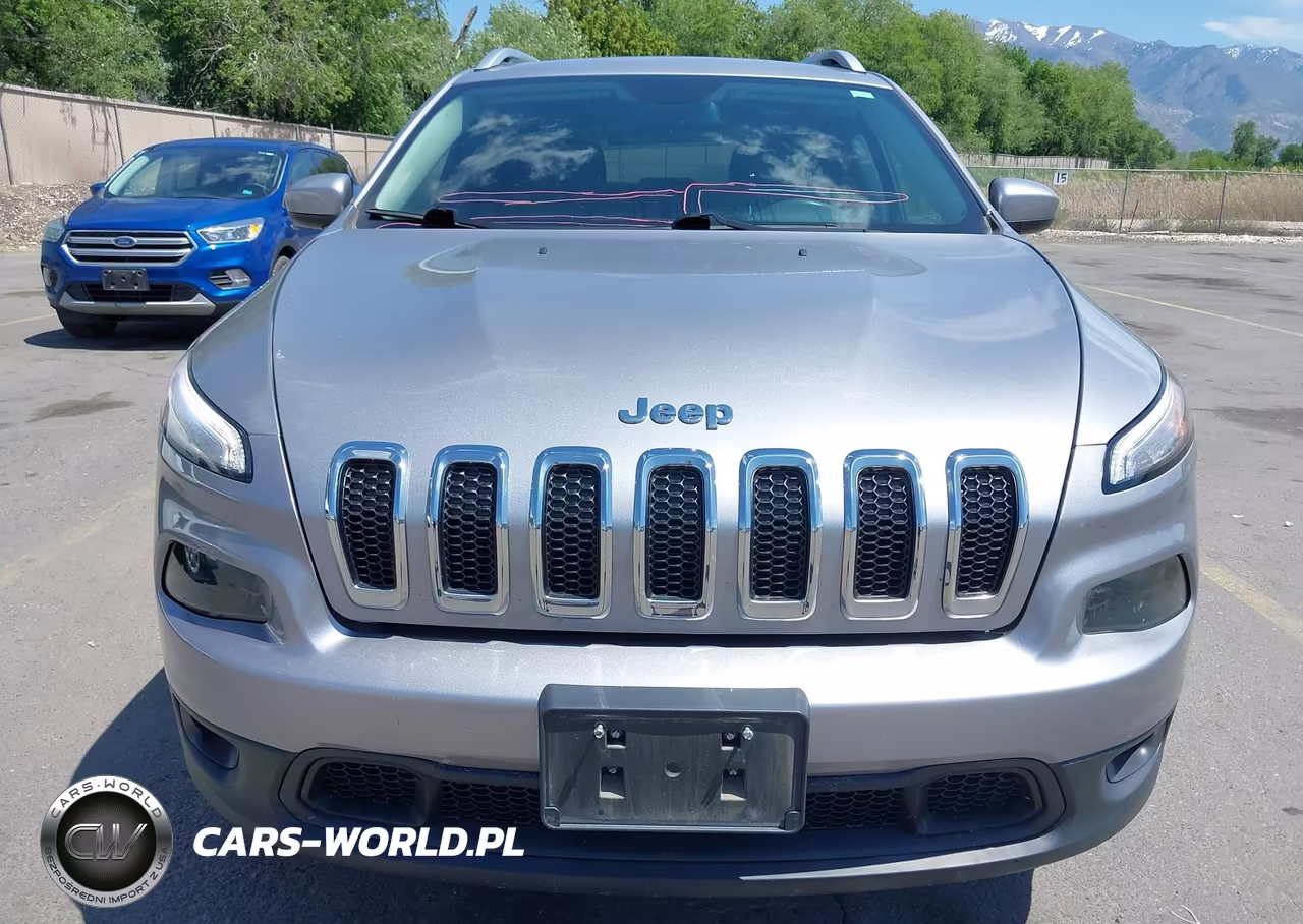 2018 Jeep Cherokee Latitude 4X4 VIN:1C4PJMCB9JD528484 - 12