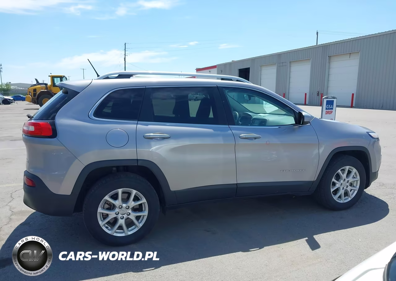 2018 Jeep Cherokee Latitude 4X4 VIN:1C4PJMCB9JD528484 - 13