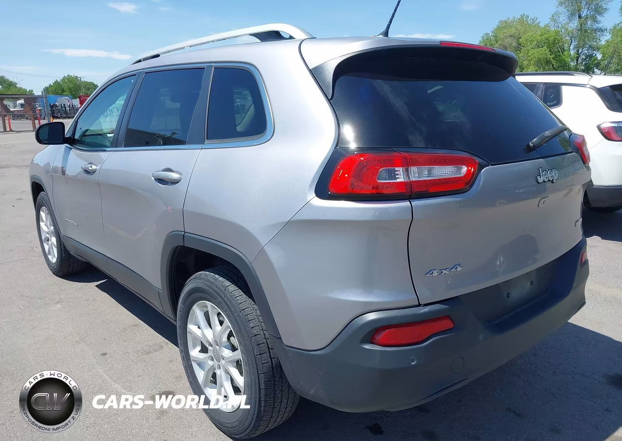 2018 Jeep Cherokee Latitude 4X4 VIN:1C4PJMCB9JD528484 - 3