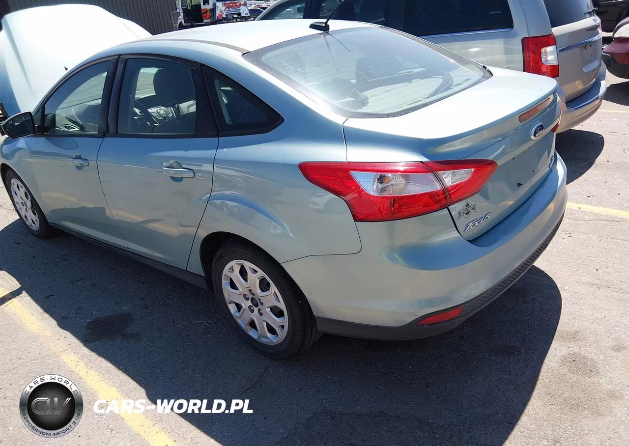 2012 Ford Focus Se VIN:1FAHP3F20CL410072 - 3