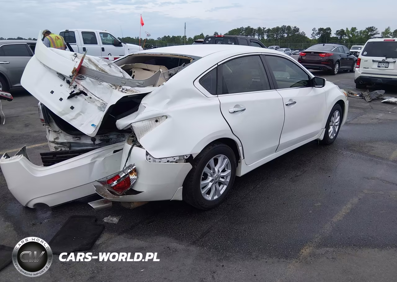 2014 Nissan Altima 2.5 S VIN:1N4AL3AP9EN382330 - 4