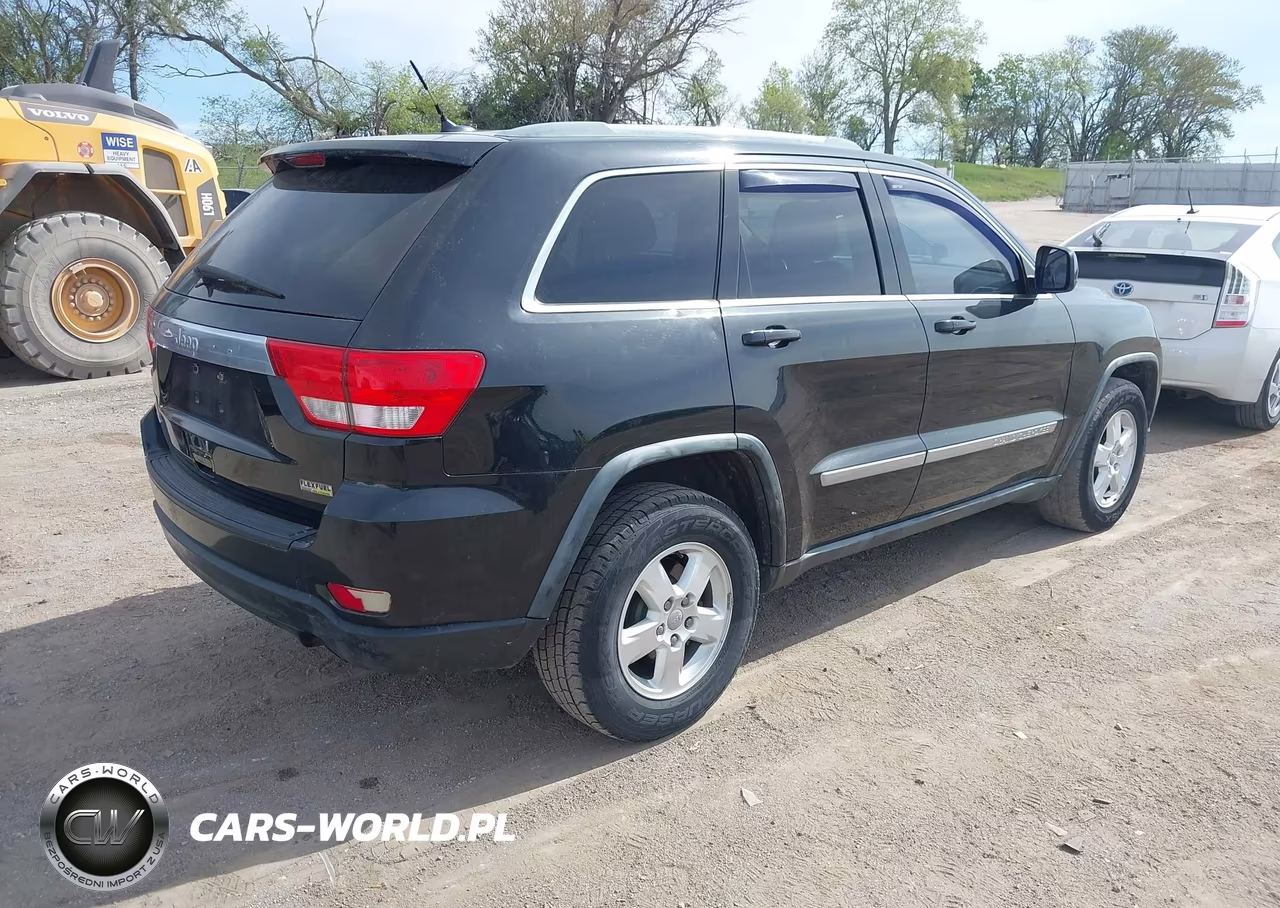 2011 Jeep Grand Cherokee Laredo VIN:1J4RR4GG5BC585399 - 4