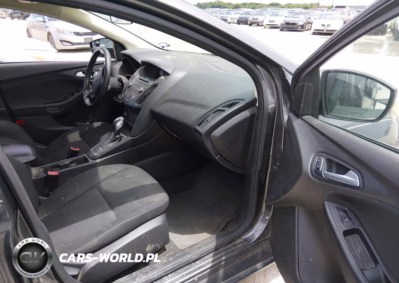 2016 Ford Focus Se VIN:1FADP3F24GL208727 - 5