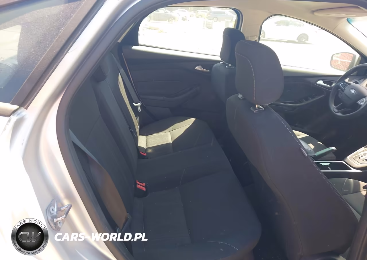 2018 Ford Focus Se VIN:1FADP3FE6JL243173 - 8