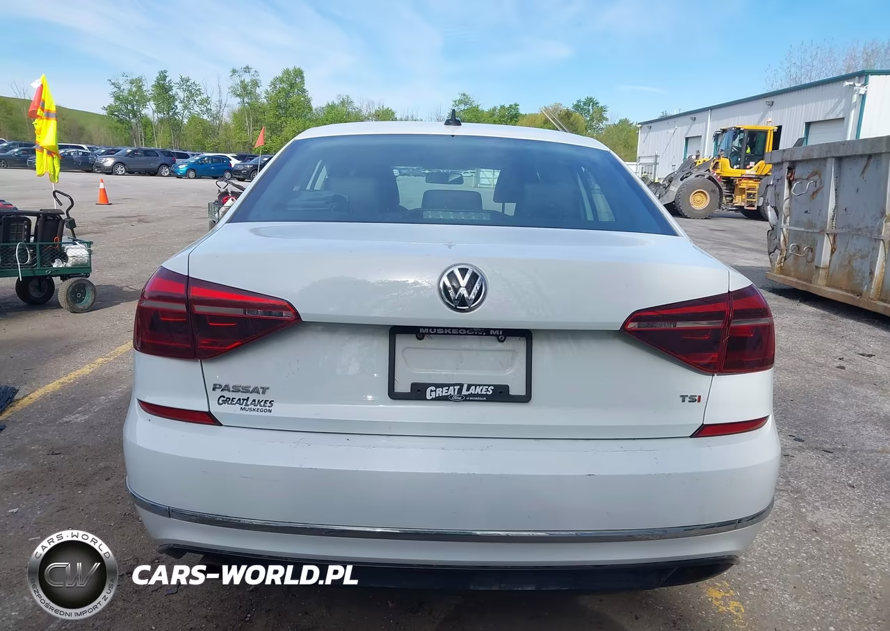 2018 Volkswagen Passat 2.0T R-Line-2.0T S VIN:1VWAA7A31JC048624 - 17