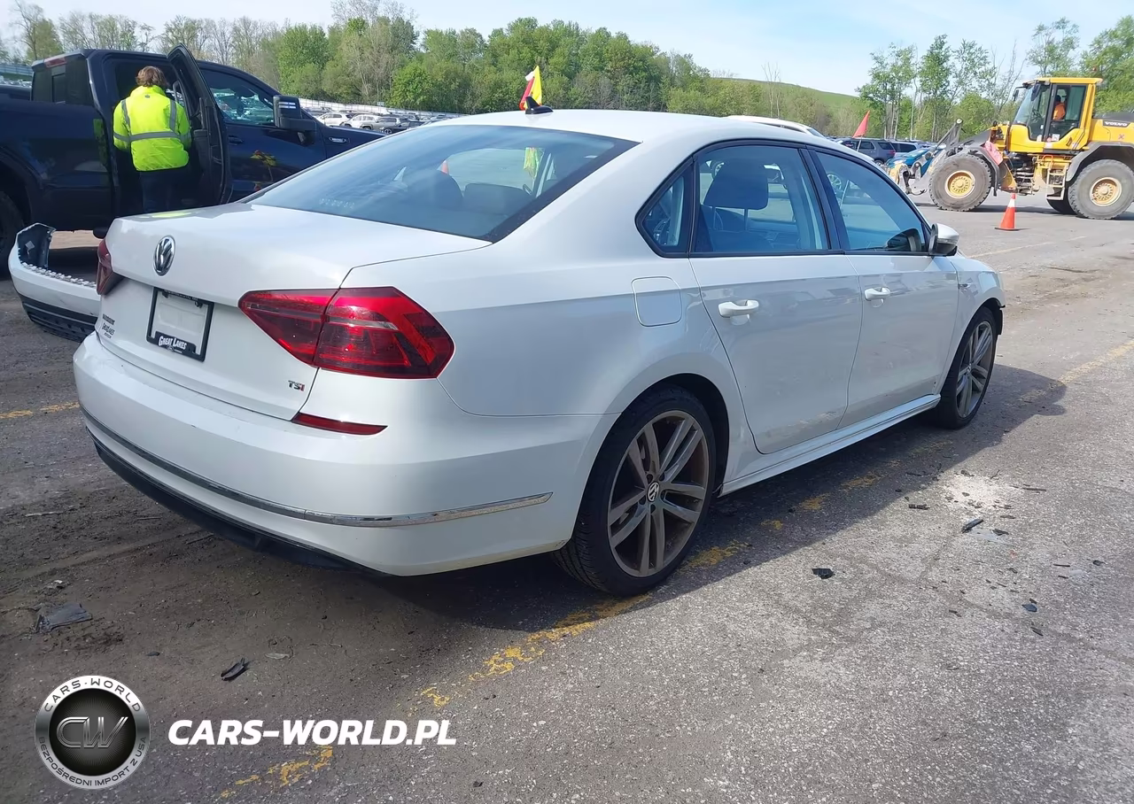 2018 Volkswagen Passat 2.0T R-Line-2.0T S VIN:1VWAA7A31JC048624 - 4