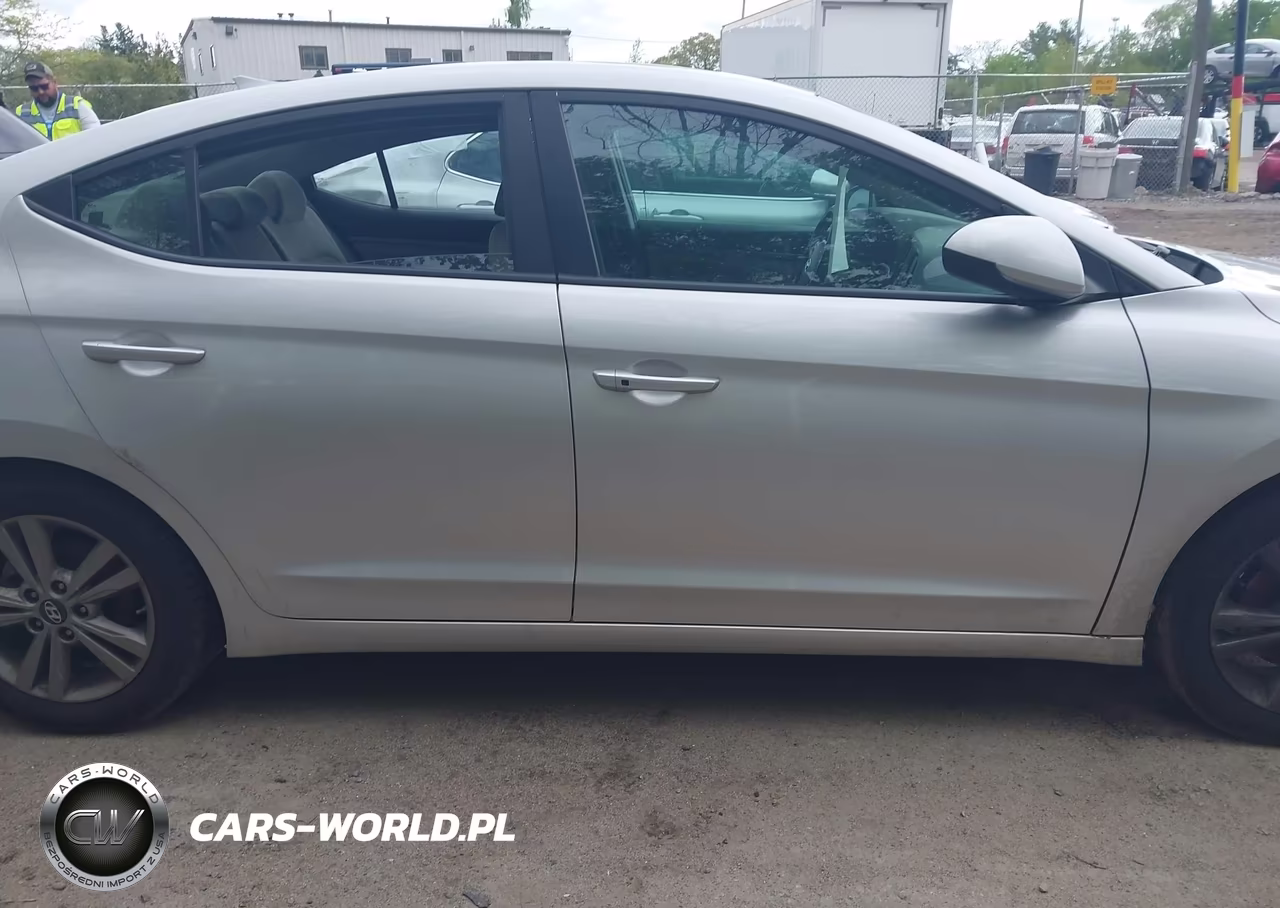 2018 Hyundai Elantra Value Edition VIN:KMHD84LF6JU492038 - 12