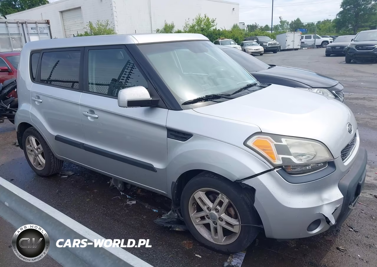 2011 Kia Soul + VIN:KNDJT2A27B7335855 - 13