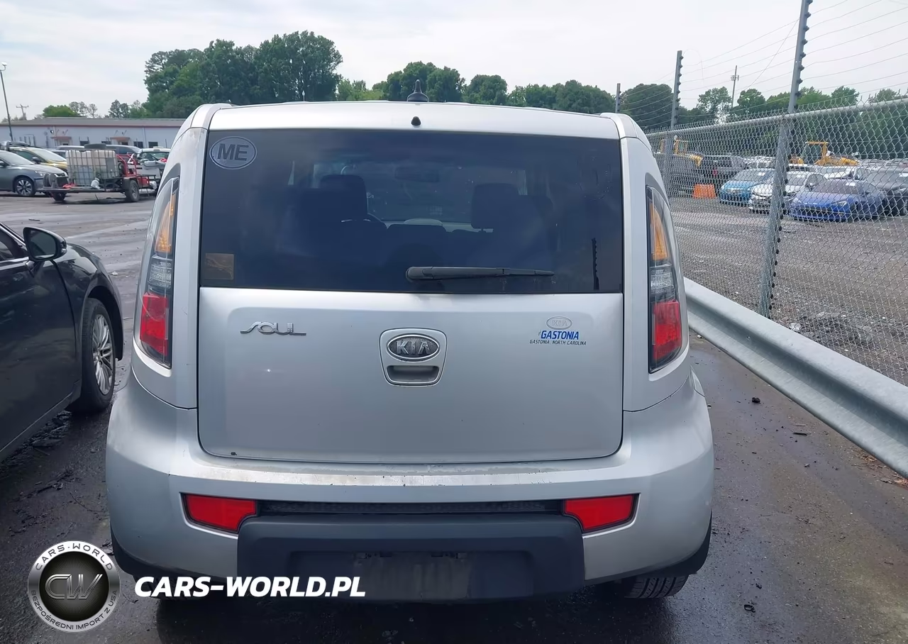 2011 Kia Soul + VIN:KNDJT2A27B7335855 - 16