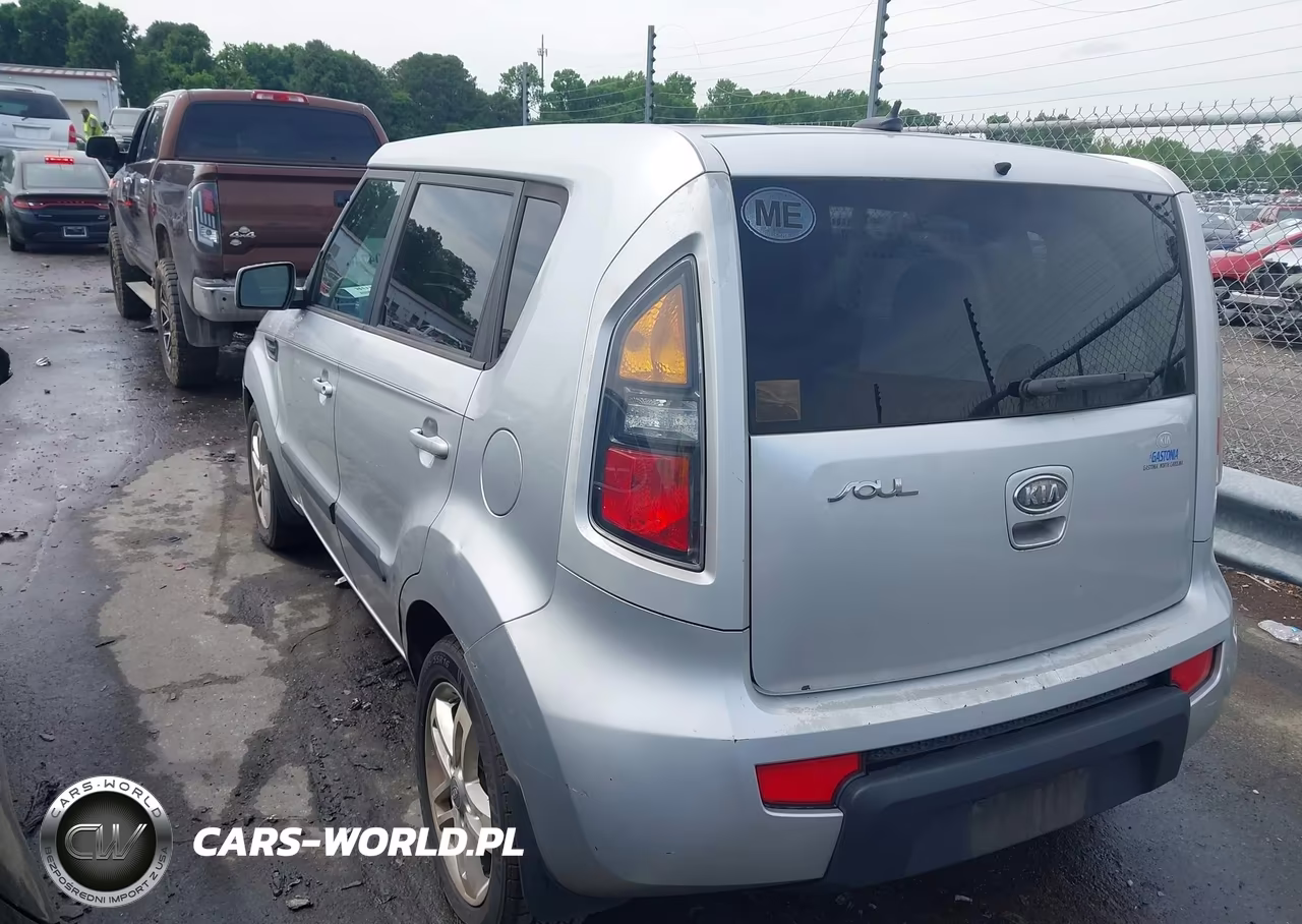 2011 Kia Soul + VIN:KNDJT2A27B7335855 - 3