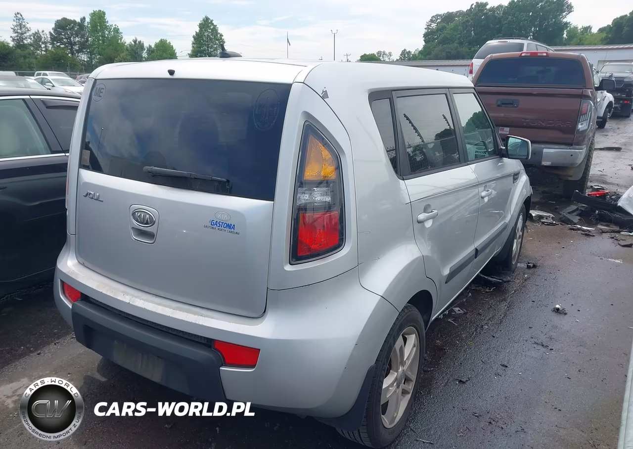 2011 Kia Soul + VIN:KNDJT2A27B7335855 - 4