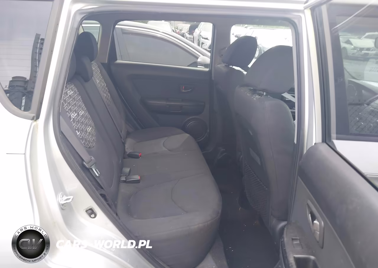 2011 Kia Soul + VIN:KNDJT2A27B7335855 - 8