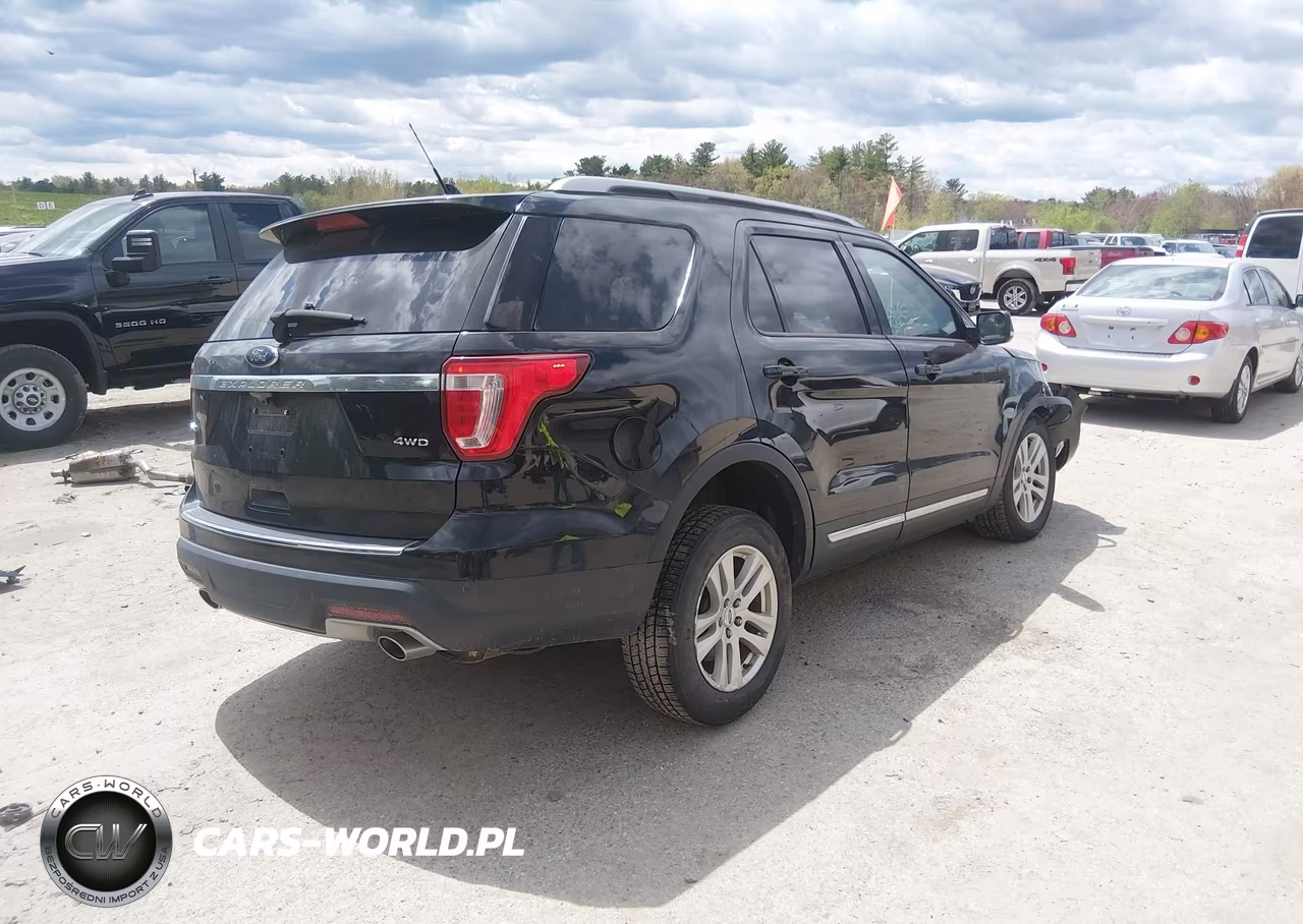 2018 Ford Explorer Xlt VIN:1FM5K8D81JGB11661 - 4