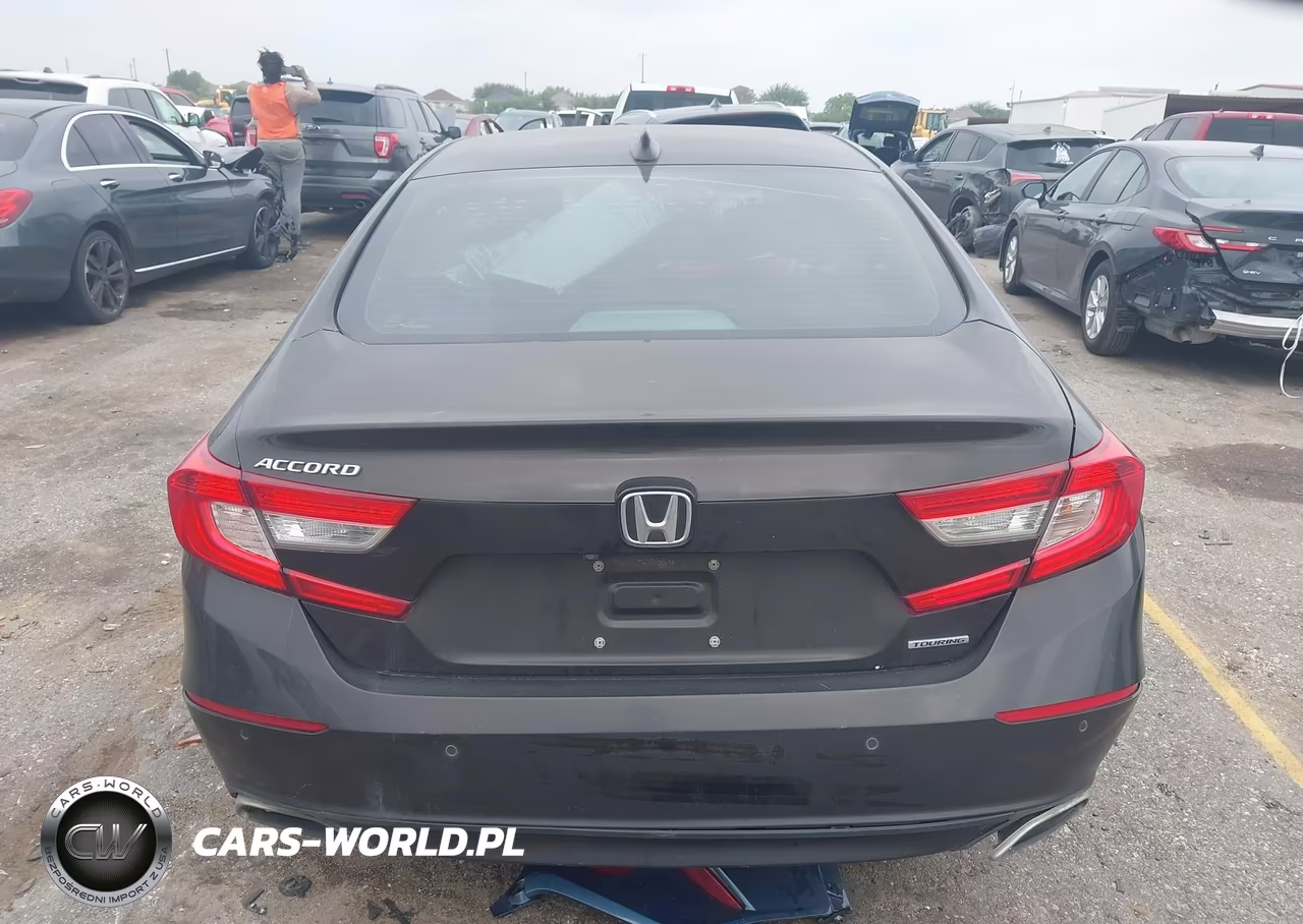 2018 Honda Accord Touring VIN:1HGCV1F96JA030482 - 16