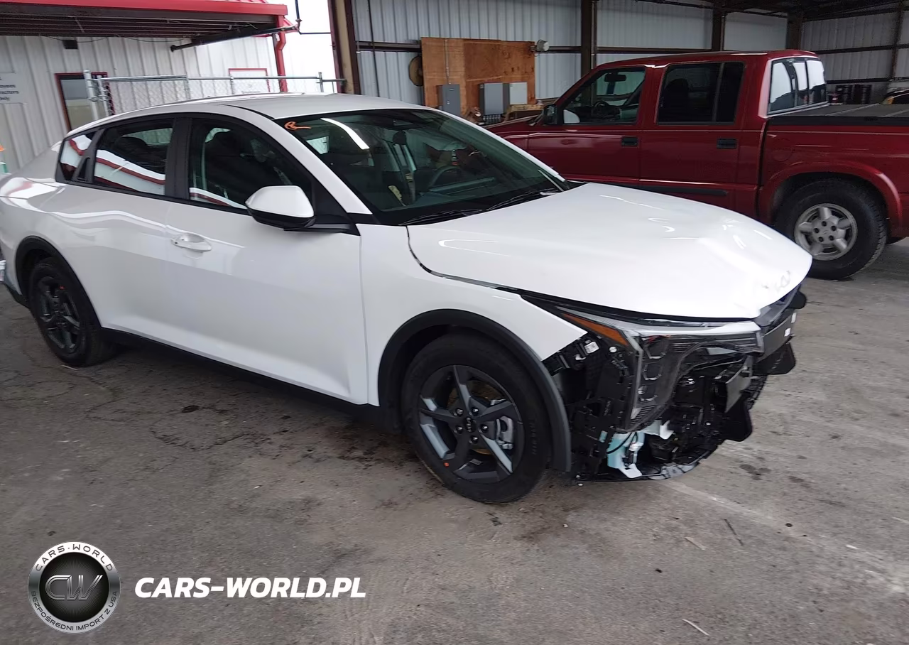 2026 Kia K4 Lxs – zdjęcie 1 z 17