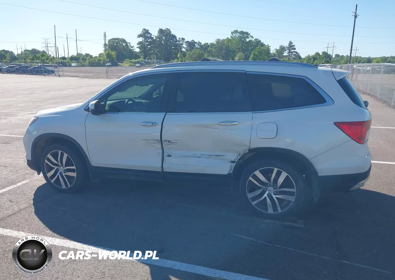 2017 Honda Pilot Touring VIN:5FNYF5H90HB037919 - 15