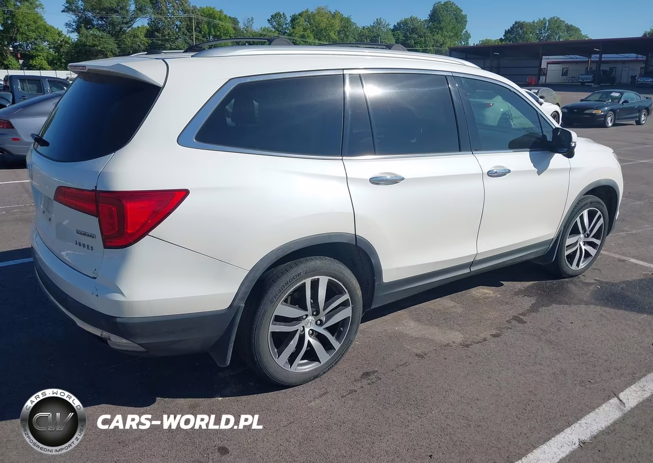 2017 Honda Pilot Touring VIN:5FNYF5H90HB037919 - 4