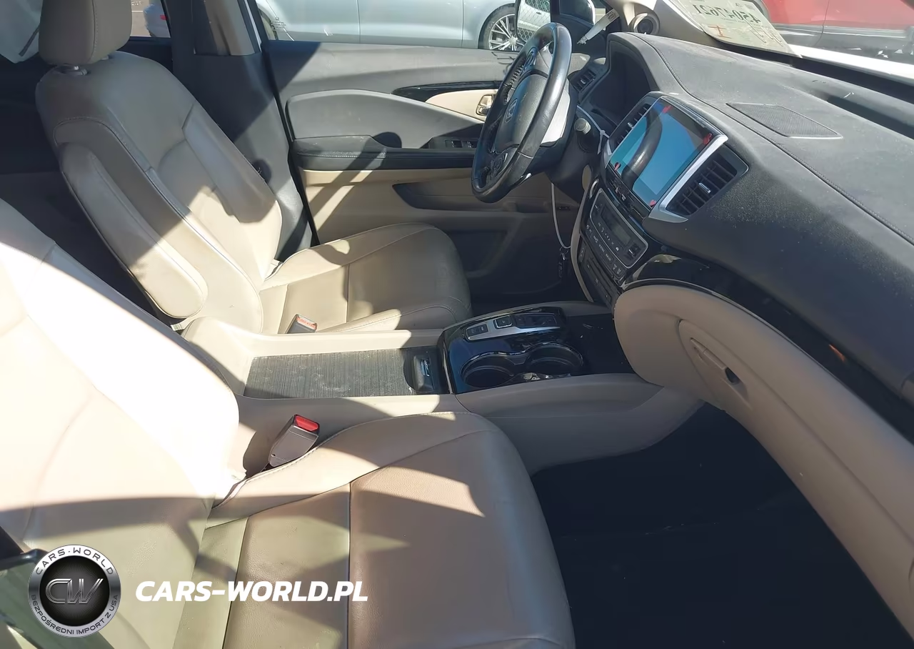2017 Honda Pilot Touring VIN:5FNYF5H90HB037919 - 5