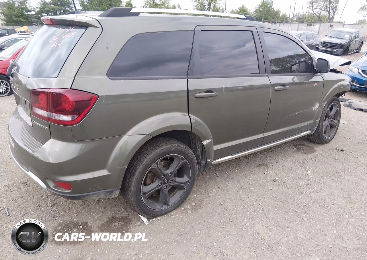 2018 Dodge Journey Crossroad VIN:3C4PDCGG3JT447899 - 4