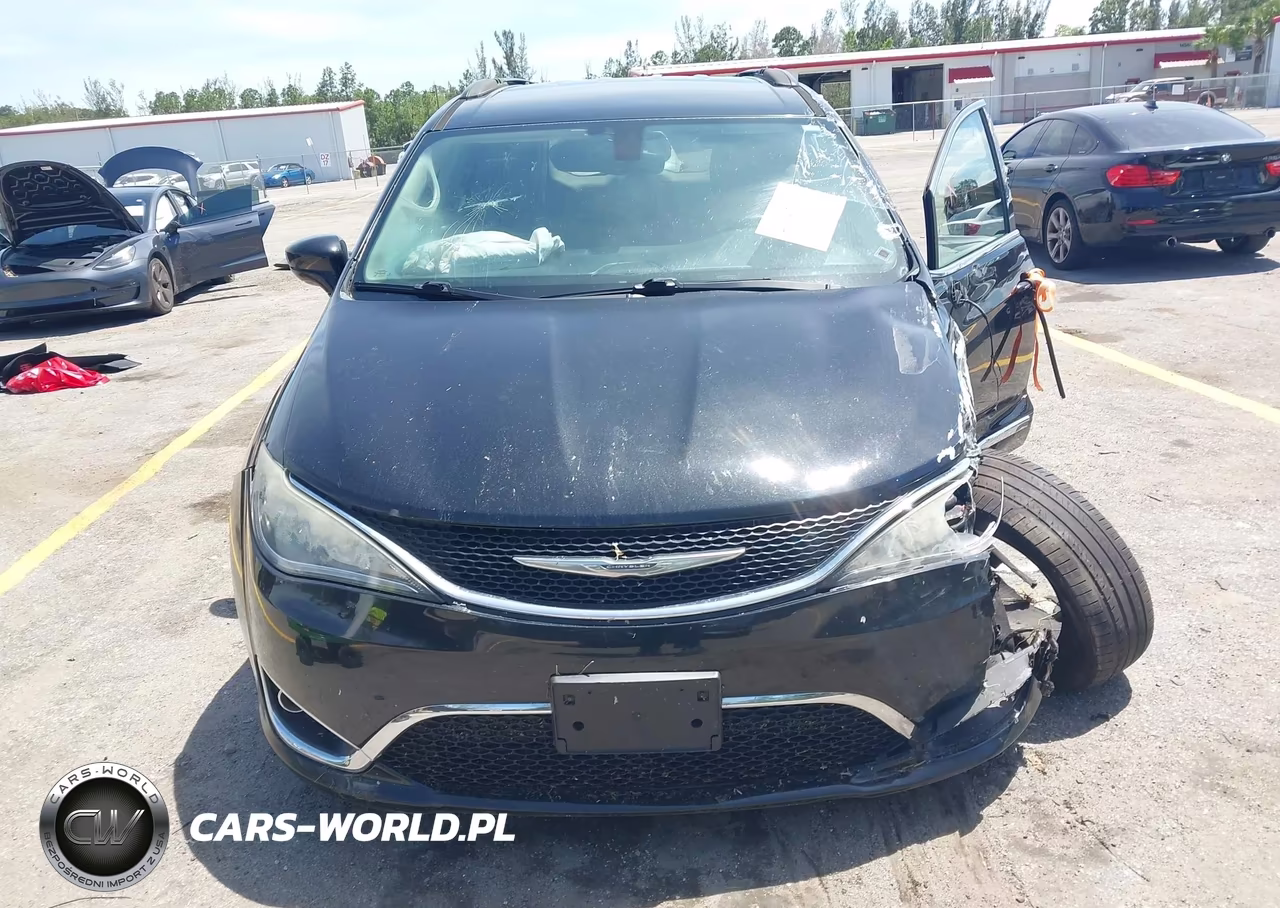 2017 Chrysler Pacifica Touring-L VIN:2C4RC1BG5HR516399 - 11