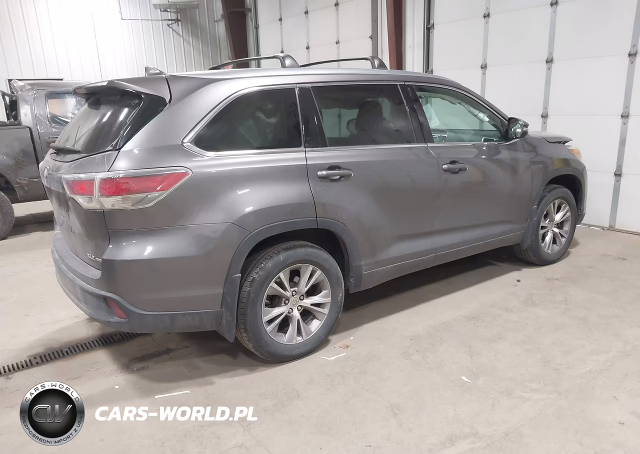 2015 Toyota Highlander Xle V6 VIN:5TDJKRFH9FS166877 - 4