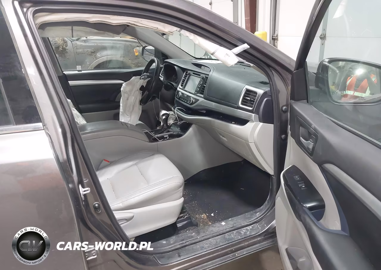 2015 Toyota Highlander Xle V6 VIN:5TDJKRFH9FS166877 - 5