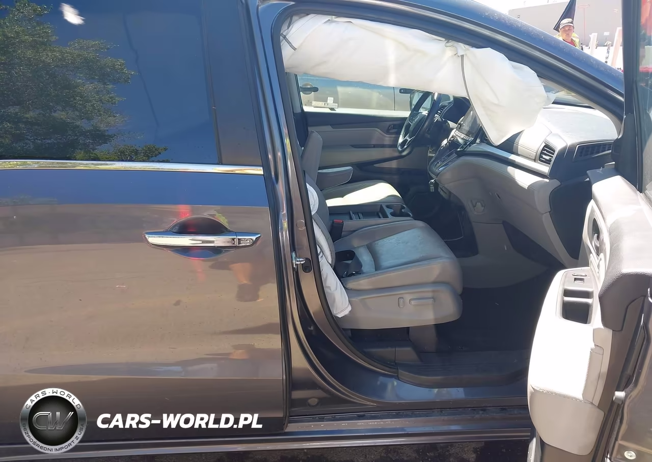 2019 Honda Odyssey Touring VIN:5FNRL6H86KB037361 - 5