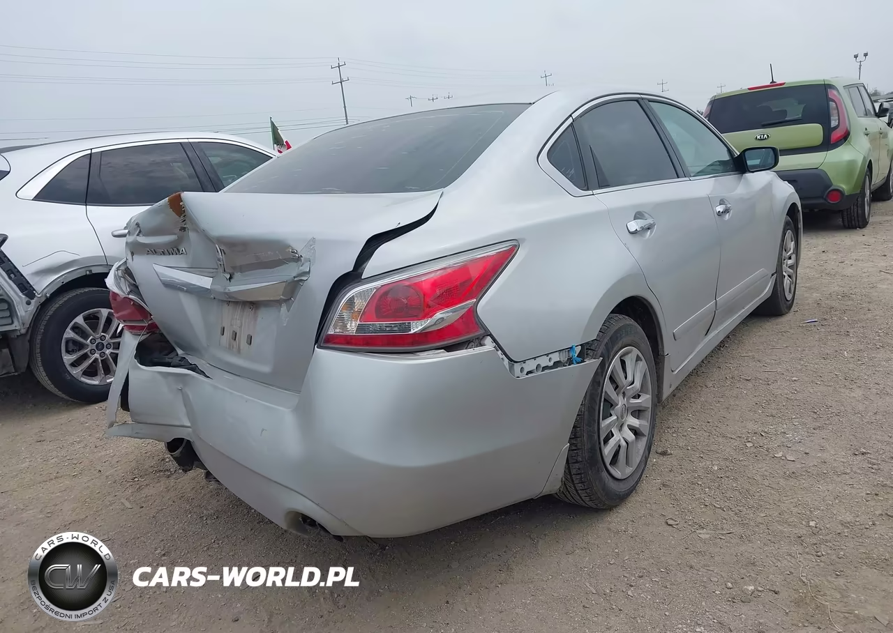 2015 Nissan Altima 2.5 S VIN:1N4AL3AP4FN921549 - 4