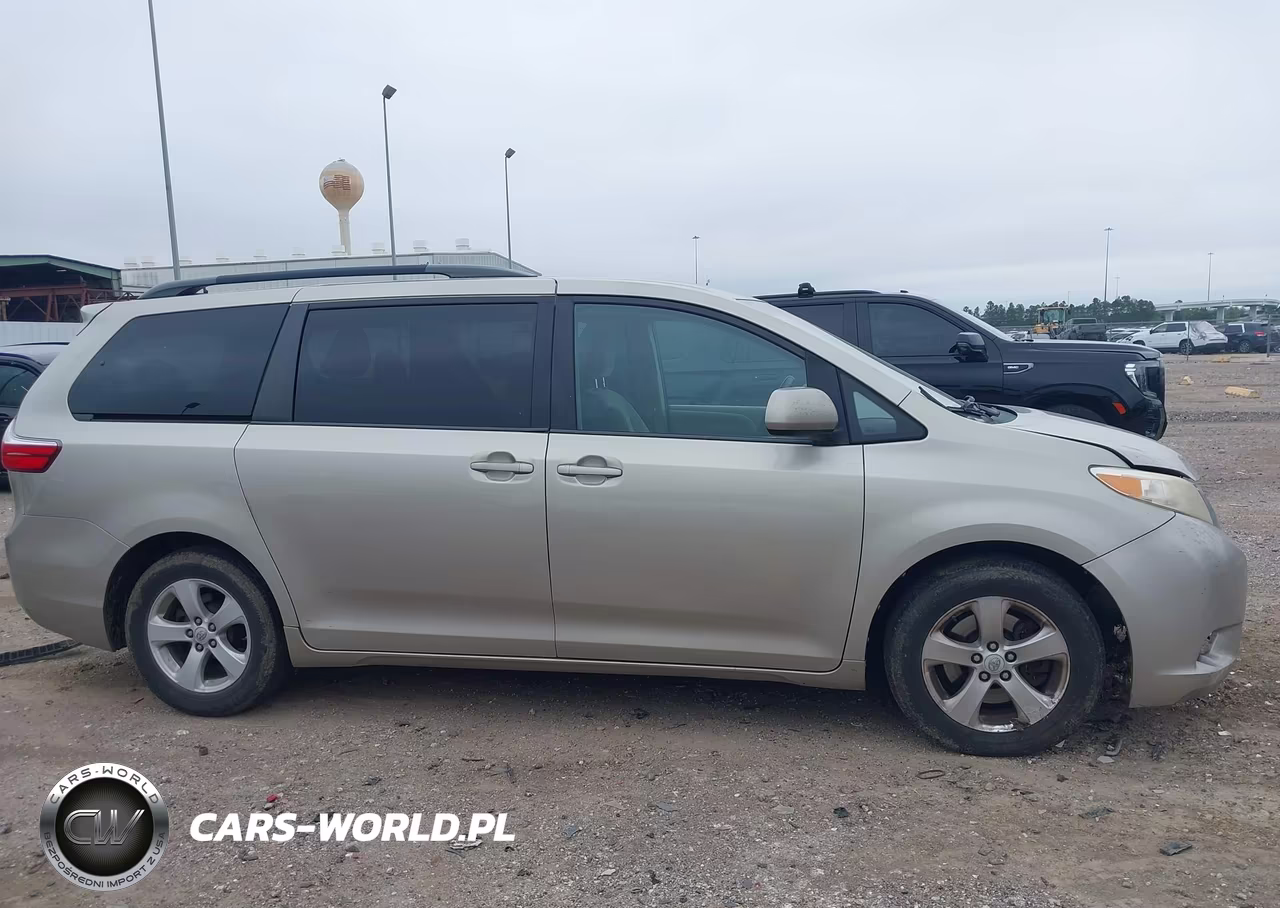 2015 Toyota Sienna Le 8 Passenger VIN:5TDKK3DCXFS583739 - 13