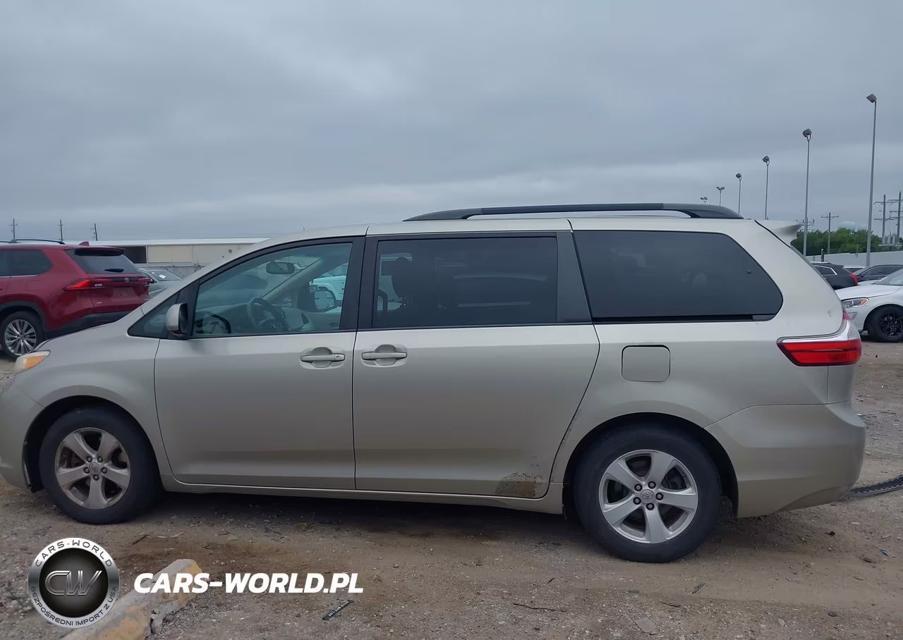 2015 Toyota Sienna Le 8 Passenger VIN:5TDKK3DCXFS583739 - 14