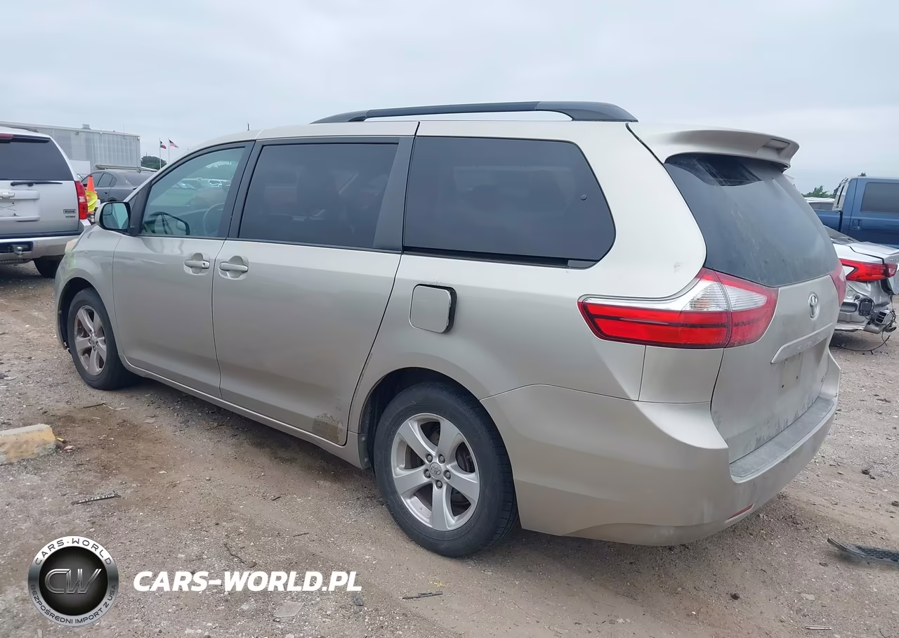 2015 Toyota Sienna Le 8 Passenger VIN:5TDKK3DCXFS583739 - 3