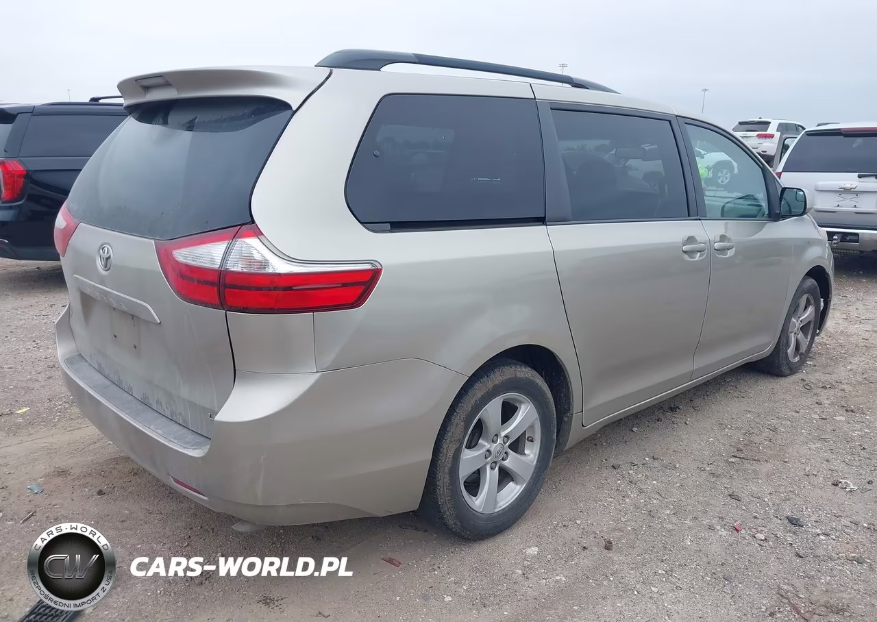 2015 Toyota Sienna Le 8 Passenger VIN:5TDKK3DCXFS583739 - 4