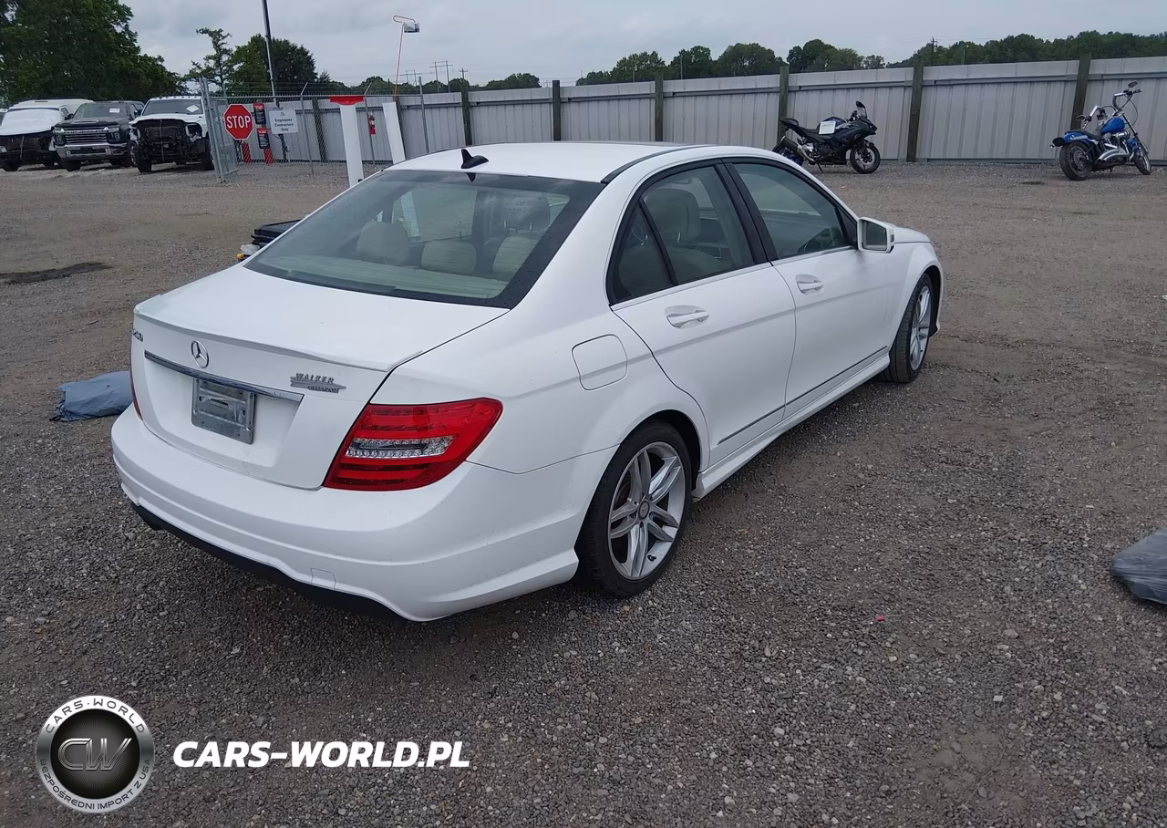 2014 Mercedes-Benz C 250 Sport VIN:WDDGF4HB7EA933086 - 4