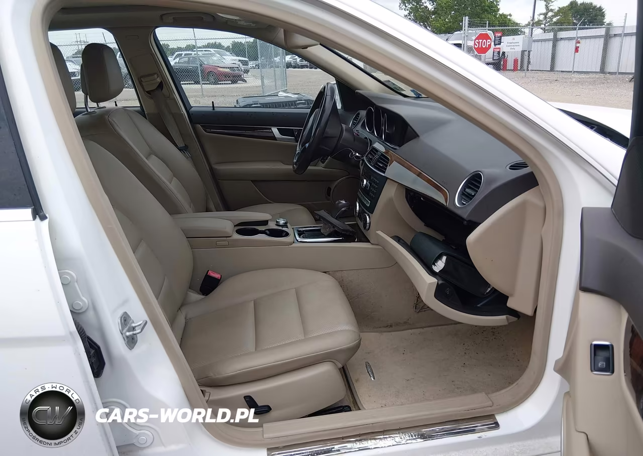2014 Mercedes-Benz C 250 Sport VIN:WDDGF4HB7EA933086 - 5