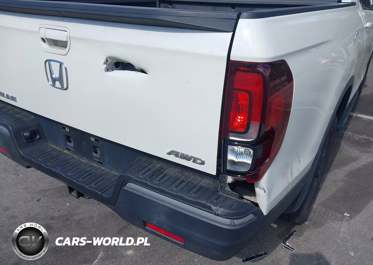 2018 Honda Ridgeline Sport VIN:5FPYK3F14JB001127 - 17