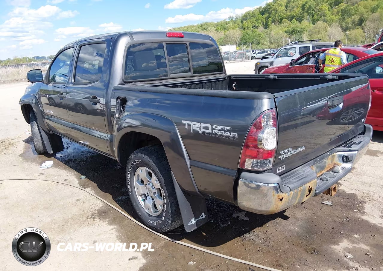 2013 Toyota Tacoma Base V6 VIN:5TFLU4EN9DX049160 - 3