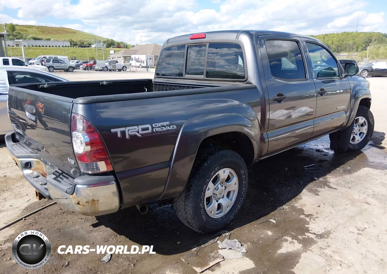 2013 Toyota Tacoma Base V6 VIN:5TFLU4EN9DX049160 - 4