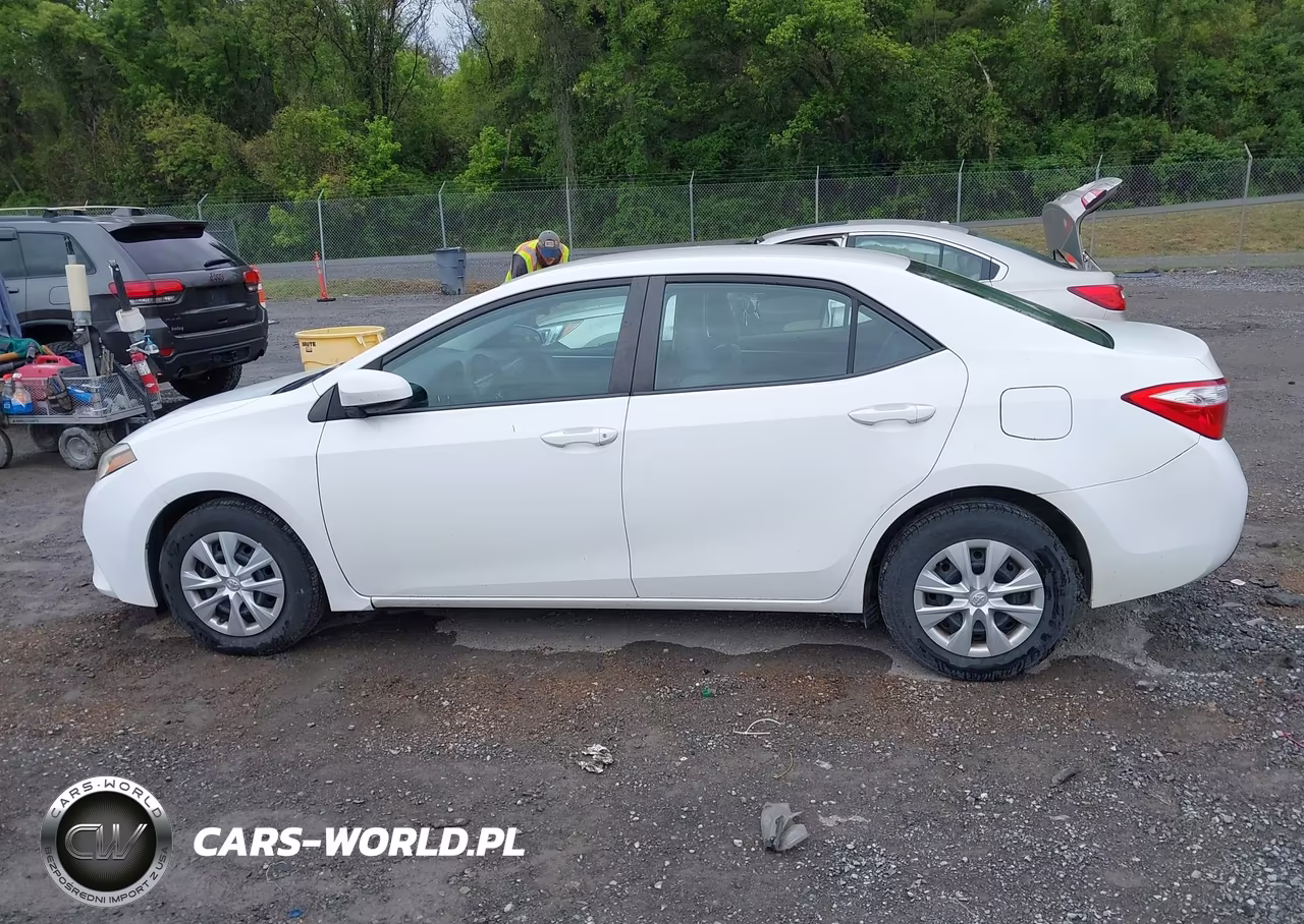 2015 Toyota Corolla L VIN:2T1BURHE0FC233425 - 14