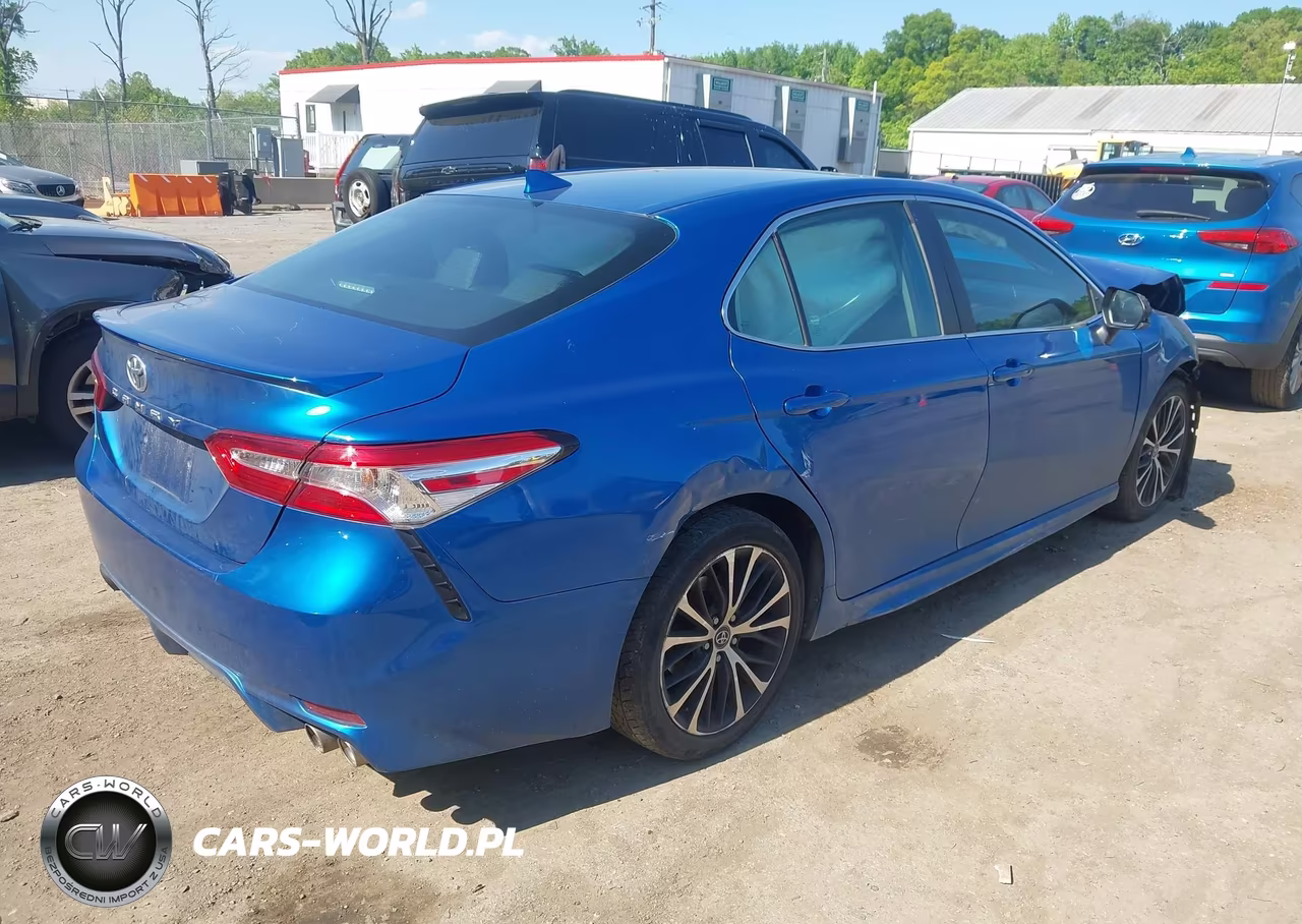 2020 Toyota Camry Se VIN:4T1G11AK6LU330087 - 4