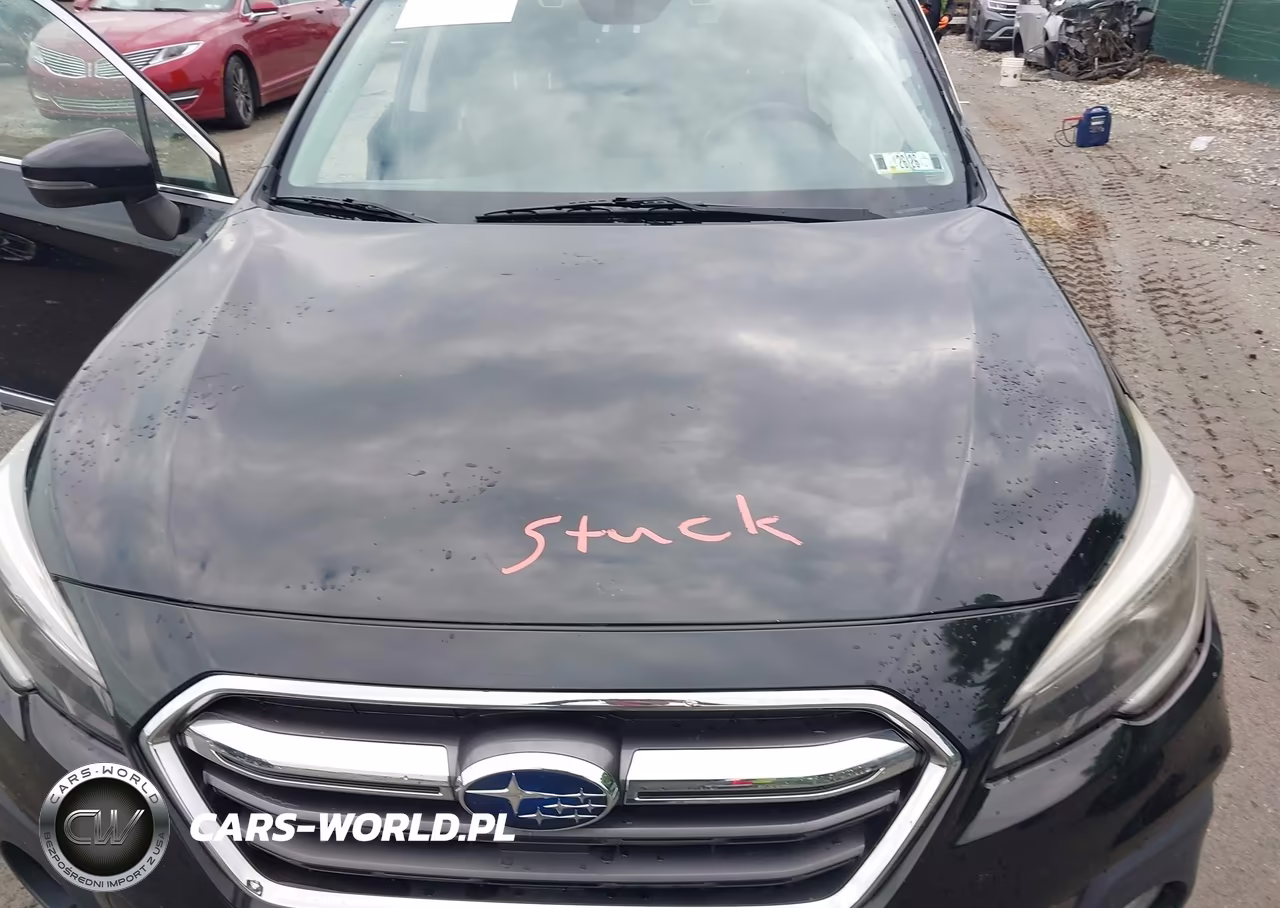 2018 Subaru Outback 3.6R Touring VIN:4S4BSETC1J3316332 - 10