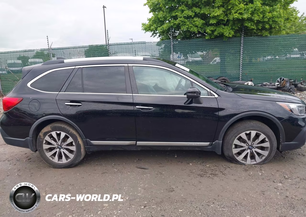 2018 Subaru Outback 3.6R Touring VIN:4S4BSETC1J3316332 - 13
