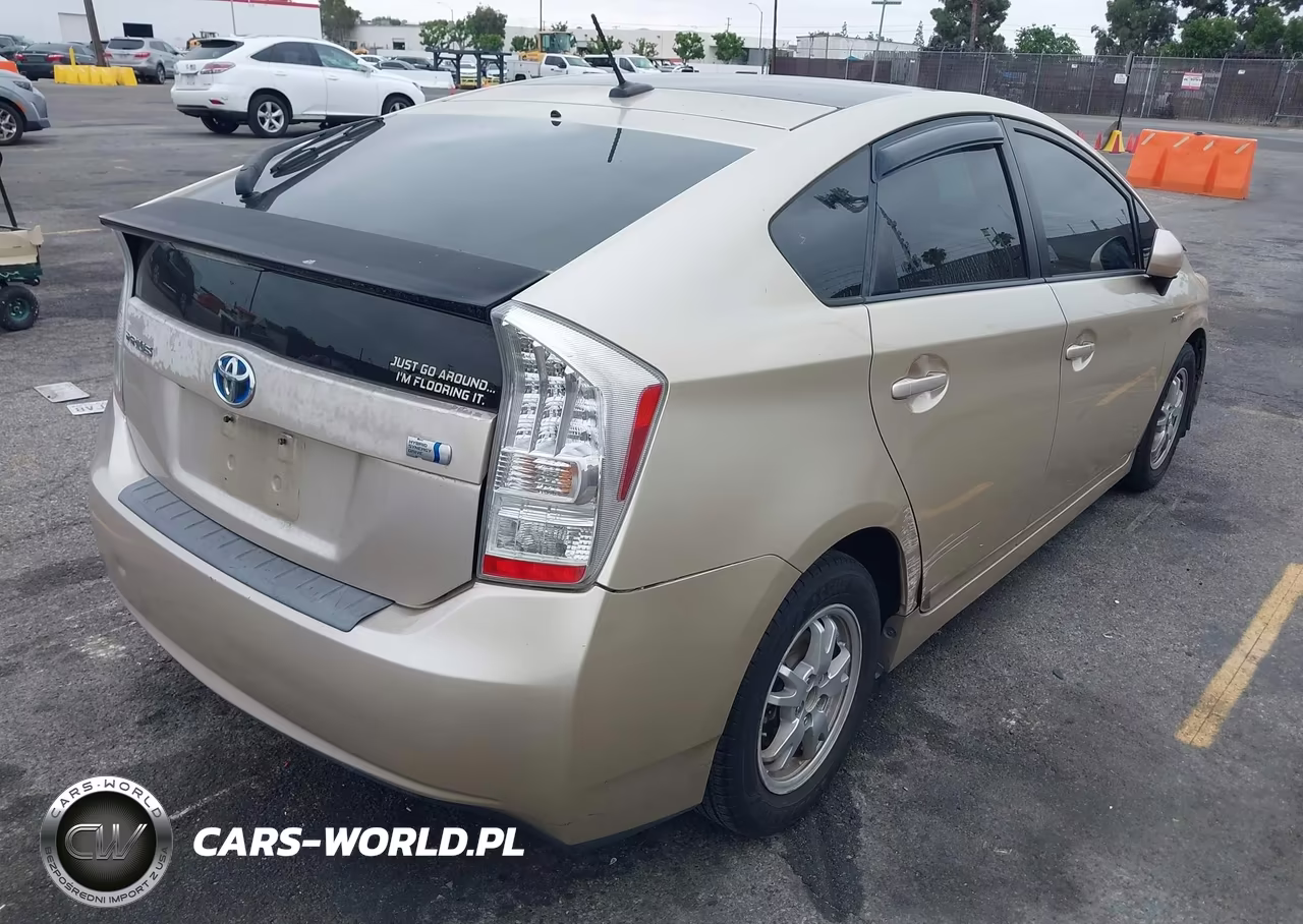 2011 Toyota Prius Three VIN:JTDKN3DU4B1427820 - 4