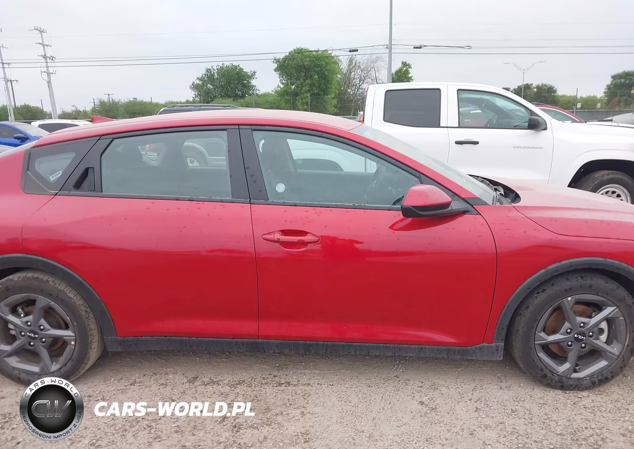 2025 Kia K4 Lxs VIN:3KPFT4DE9SE043924 - 12